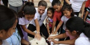 miami superintendent putting his hands all in with students